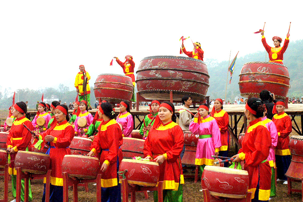 Lễ hội tại làng nghề trống Đọi Tam